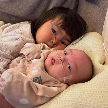 23週573gで誕生した小さな命、5カ月の入院を経て1歳に “画面越しの面会”から寄り添う日々へ…2つ年上の姉が見せた優しさ