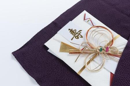 「あっ袱紗がない!」急な結婚式でも大丈夫 ご祝儀袋を包む身近なグッズ