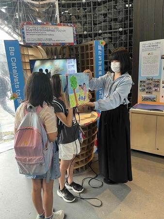 大阪・関西万博でも紙芝居を披露した3姉妹 家族全員で防災啓発に取り組む「team.カランコエ」 大阪府北部地震の危機感から始動