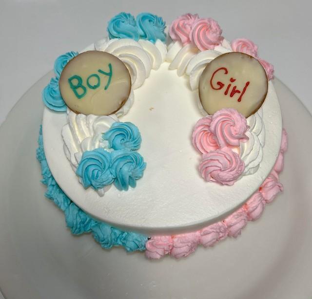 しろさんが用意したジェンダーリビールケーキ／しろさん（@i010_511）提供