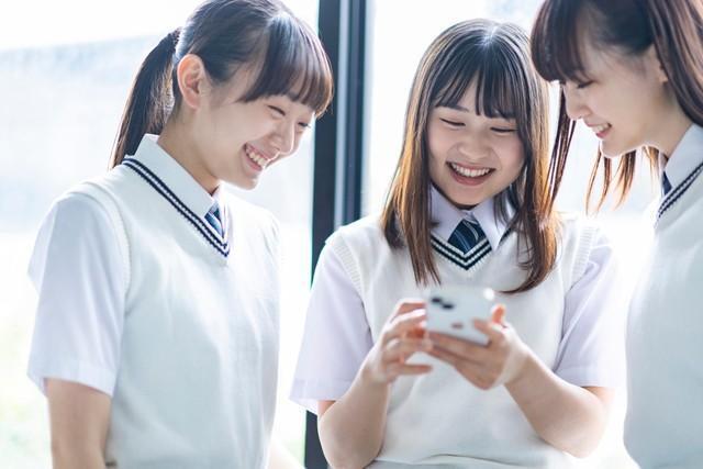 「2025年上半期に最も使われた顔文字」は？　※画像はイメージです（milatas/stock.adobe.com）