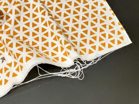 客「手ぬぐいの端がほつれる、不良品?」店「いいえ、それは…」 あえて”未完成”のまま販売する深い理由があった