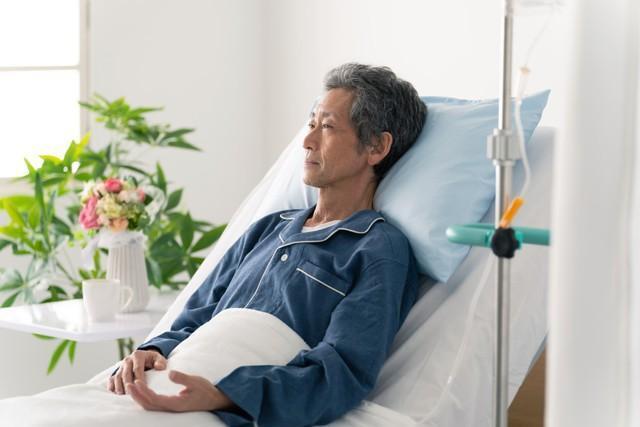 がん罹患により「収入が減った」半数以上　※画像はイメージです（metamorworks/stock.adobe.com）