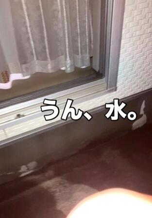 近所の人から連絡が「家の外壁から水がジャカジャカ漏れてる」いったいどうした？　専門家も警鐘