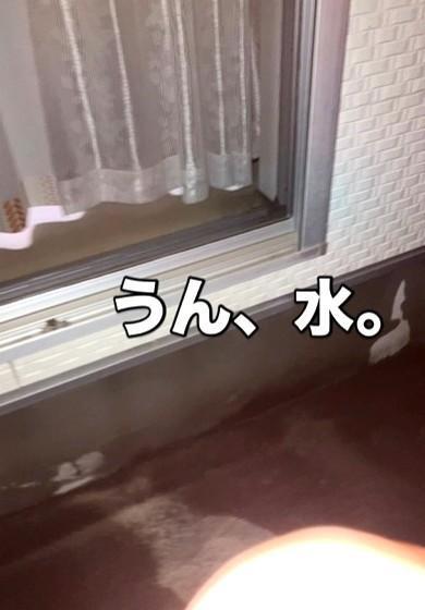 外から見ても明らかに水漏れが発生していることが分かったという（投稿主さん提供、動画よりキャプチャ撮影）