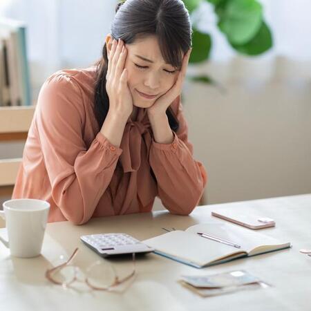 45歳の専業主婦、離婚したいけど……気になるのはシングルマザー手当 小学生2人と、生活していけるでしょうか?【ファイナンシャルプランナーが解説】