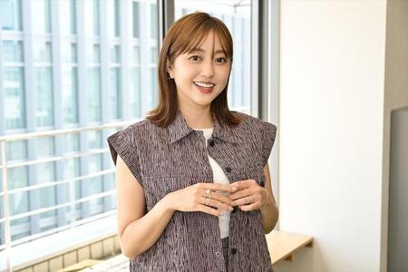 「私達って仲良しだなあ」 結婚生活8年目&二児の母・菊地亜美 公式Xの変顔サムネは夫の連写から生まれた