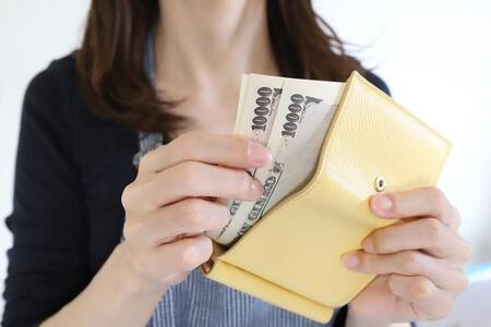 28歳女性、フルタイムで手取り12万円「生活保護の方が“余裕”がある?」 働いているのに苦しい“逆転現象”の背景【社会福祉士が解説】