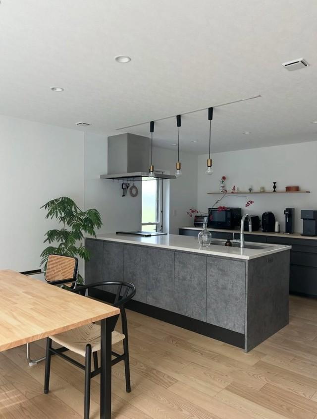 “インスタ用”のキッチンとダイニング／monさん（@ieiekamon）提供