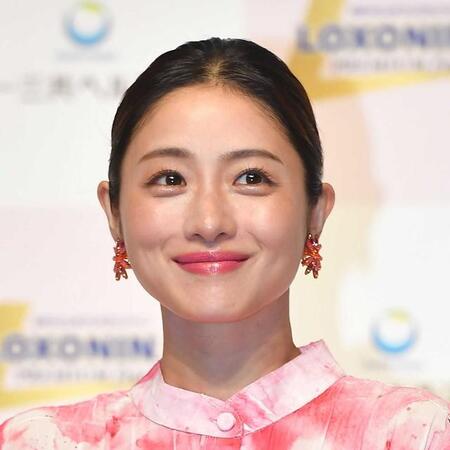 3位石原さとみ、2位綾瀬はるか…理想のフェイスラインを持つ芸能人！1位は…裁縫プロ級の女優