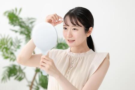 前髪命…「かわいい自分でいたい」「崩れたらこの世の終わり」前髪専用の商品が人気 累計出荷数58万個超のスタイリング剤も