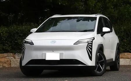 中国車ブランドAION「Y PLUS」は個性派デザインでコスパも良し！？ クルマ評論家が実際に試乗してみた感想は