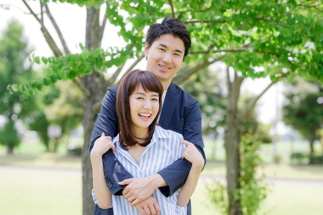 ”日常的なスキンシップ”が夫婦関係を支えている！？　※画像はイメージです（naka/stock.adobe.com）