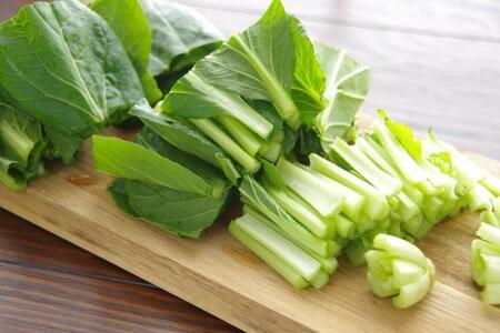 「根本をざっくり」しなくていい！小松菜の切り方の正解　【キユーピー伝授】