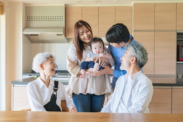 実家への距離が子育てや日常生活に与える影響は？　※画像はイメージです（metamorworks/stock.adobe.com）