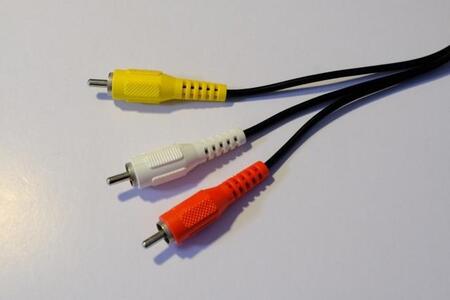 赤・白・黄…「三色ケーブル」がもはや、現行のテレビには接続できないって知ってた?