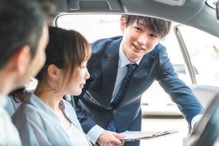 車の購入の商談中に、買う気が失せた接客とは？　女性は「いまだに“女性ドライバー軽視”を感じる」