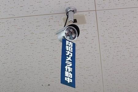 【防犯カメラ】あると安心な人が約8割 不快と感じる人の理由は?