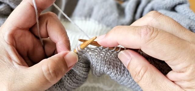 おばあちゃんは、いろんな服を作ってくれたという（photoACより「えび天とかしわ天」さん撮影、イメージ画像）