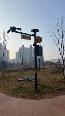 「韓国旅行中に危険を感じた時は…」韓国の街中に設置されている非常ベルが話題に 韓国語が話せなくても安心