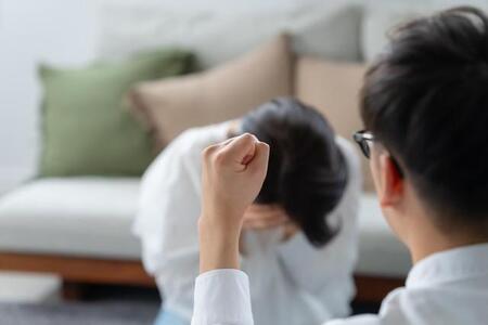 【夫婦間のモラハラ認識】性別・年代・収入によって“線引き”が異なることが判明