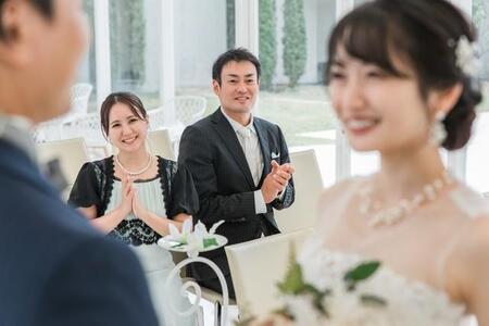 【結婚式の謎マナー】つま先が空いた靴はNG、揺れるピアスは“家庭が揺らぐ” 真偽不明のルールや迷信に気疲れする若者たち