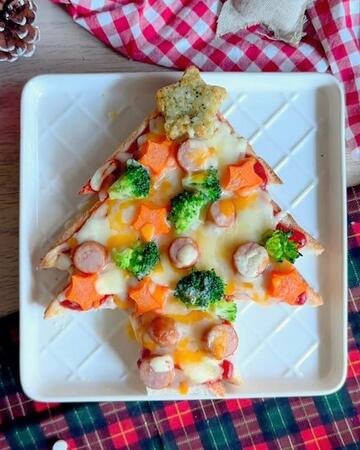 「食パンで作るクリスマスツリーのピザパン」切り方がミソ「娘の喜ぶ顔が浮かびます」