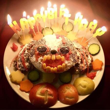 祝お誕生日　シーズー犬似顔絵ケーキがホラーすぎる！？　モンスターのような仕上がりに「愛情たっぷり感じます」