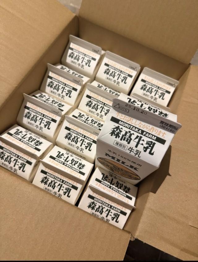 1ダースの牛乳。消費期限は5日後／Shieさん（@shie.labo）提供