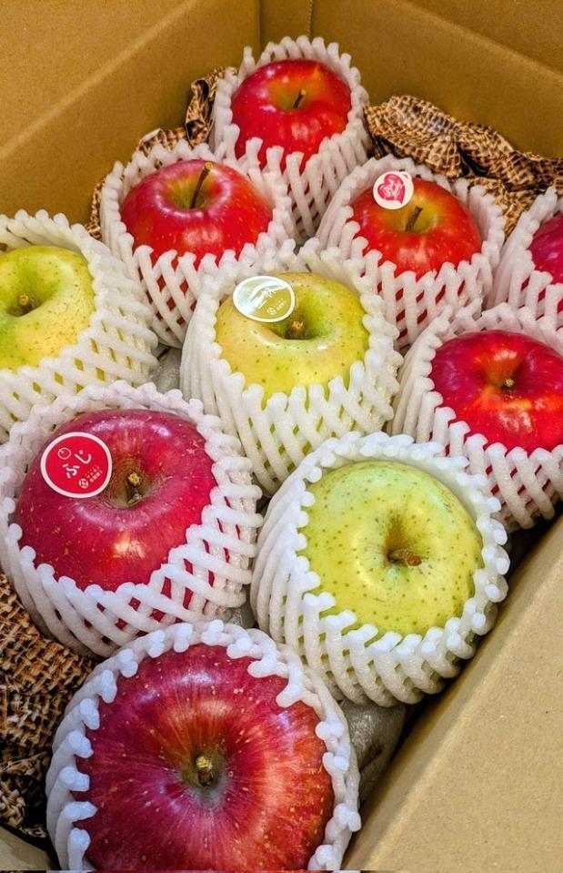 マルカメ果樹園が自信を持って販売する「オススメりんご3種の詰め合わせ」（北沢毅さん提供）