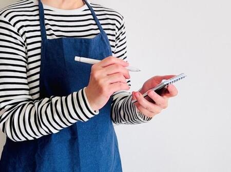 母が作ってくれた単語帳を受け取ったときは、特にありがたいとも思わなかったという（photoACより「craftbeermania」さん撮影、イメージ画像）