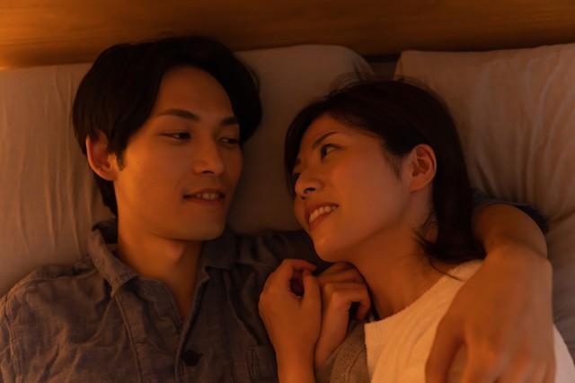 夫婦の営みのタイミングは「週末の夜」が最多　※画像はイメージです（ponta1414/stock.adobe.com）