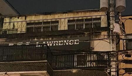 「廃墟だと思ったら営業中だった」鉄格子の先にあったのは……“旅のエキスパート”も驚く喫茶店