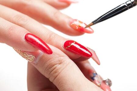 せっかくネイルサロンへ行ったのに…。写真はイメージです（Tsuboya/stock.adobe.com）