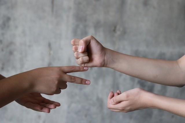 「最初はグー」をしない高校生は意外にも多い？ ※画像はイメージです（Acento Creativo/stock.adobe.com）