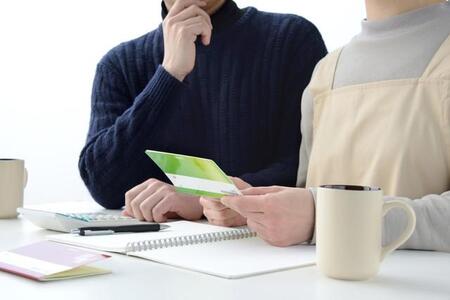 2026年の世帯収入「増える」が過半数 一方で、家計の全体像は「良くならない」と7割超が予想、なぜ?