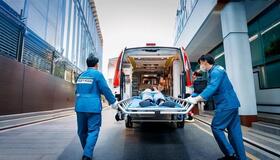 救急隊員の靴の置き方には意味がある…※画像はイメージです（ Shousei/stock.adobe.com）