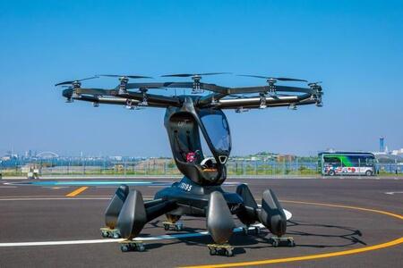 2025年の大阪・関西万博に登場した「空飛ぶ車」（Tsuboya/stock.adobe.com）