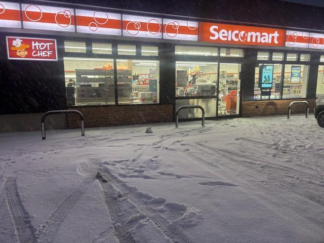 粉雪でも、下に氷が潜んでいる場合があり要注意とのこと