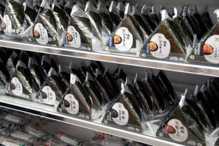 500円玉でコンビニおにぎり買うはずがティラミスの誘惑に…「ちゃんとおにぎり買えてるよ！」「おにぎりにしか見えない」