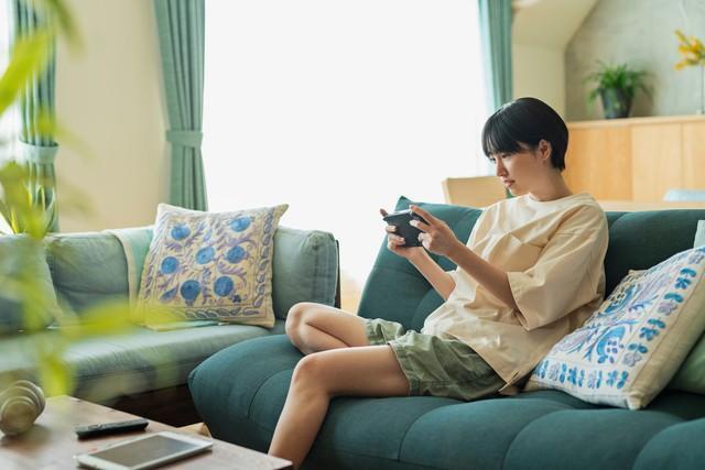 実家暮らしは落ち着きますよね。※画像はイメージです（one/stock.adobe.com）