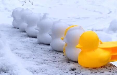 「雪ひよこ製造業はじめました」お寺が“冬の遊び場”に→雪かきの大変さを“楽しみ”に変えた