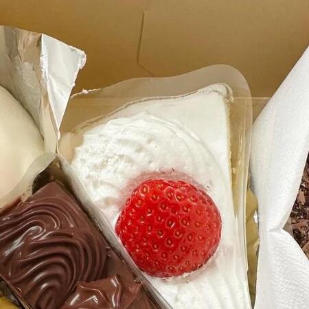 ケーキ6個で1350円！？　電車を乗り継ぎ約2時間＋自転車10分…たどり着いた東京の洋菓子店で衝撃「安いっ！！」「コスパ最高」