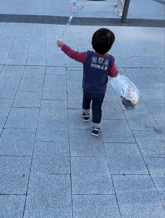 「なぜこの組み合わせ…？」　2歳児が考えた初めてのお弁当、中身は2品「発想が天才」「理にかなっている」