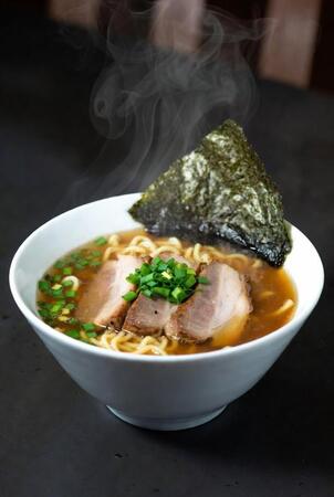 ラーメンのトッピングに、海苔があったら…大阪人の反応が独特！？　「意味わからん」「関西人だが一度も思ったことない」