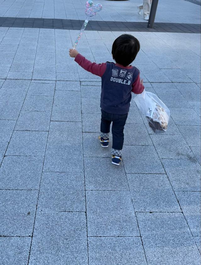 普段から元気いっぱいのお子さんだそう（でこぽんさん提供）