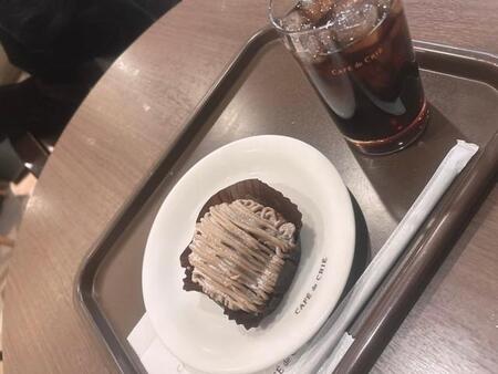 悪ノリ？　カフェにペヤング持ち込んだ2人組の男性　隣席の人「とにかく匂いがすごくて…」