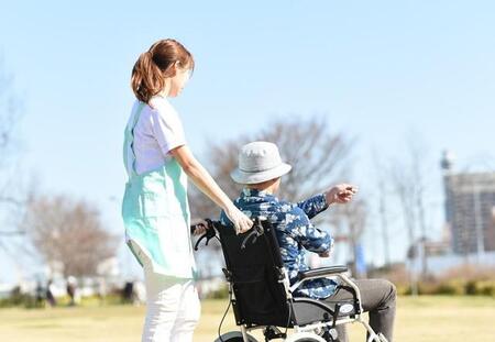 福祉職×副業の新しい働き方とは？※イメージ画像（ koumaru/stock.adobe.com/）