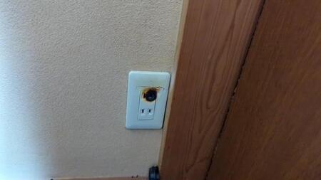 焦げ臭いにおい、実家がなくなっていたかも…老朽化したコンセントに要注意