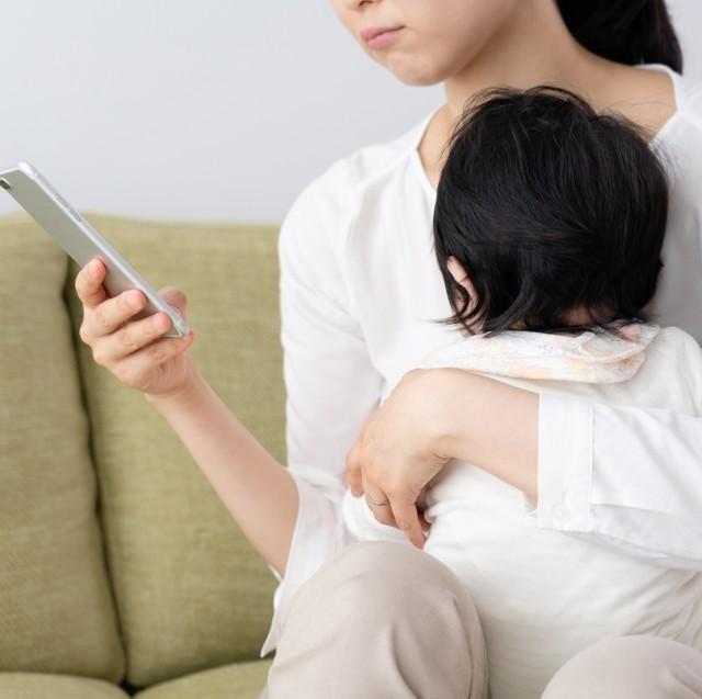 育児休暇中の転職活動はご法度？　※画像はイメージです（aijiro/stock.adobe.com）